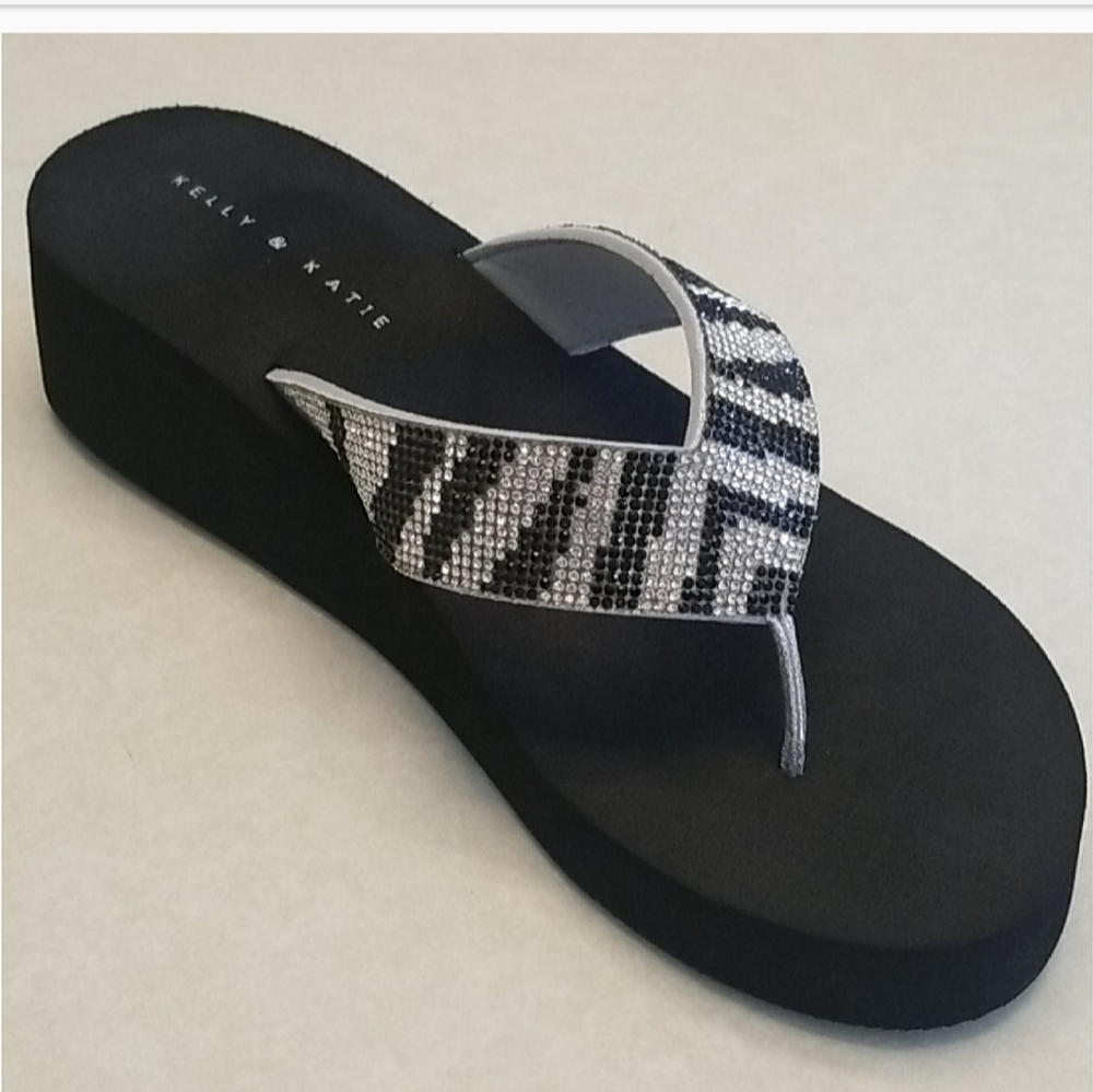 𝐊𝐞𝐥𝐥𝐲 & 𝐊𝐚𝐭𝐢𝐞 Black Zebra Sequin Sandals